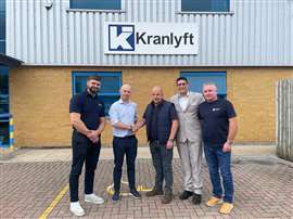 Terex and Kranlyft UK teams mark appointment as UK Terex self erecting tower crane distributor