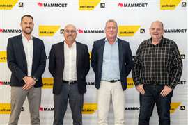 Lineup of top people from Mammoet and Aertssen in Qatar