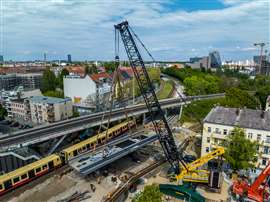 Thömen's new 800 tonne capacity Liebherr LR 1800-1.0 crawler crane at work in Berlin